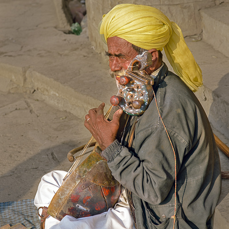 Sarengi-Player-by-Gadisar-Lake-Jaiselmer