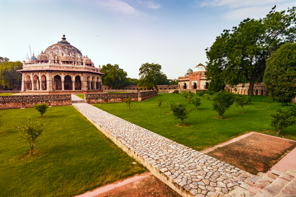 01-Isa-Khans-Tomb-and-Mosque